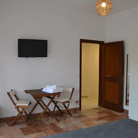 فندق مبيت وإفطار Costa Dei Marmi 2*