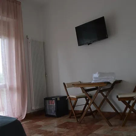 فندق مبيت وإفطار Costa Dei Marmi 2*