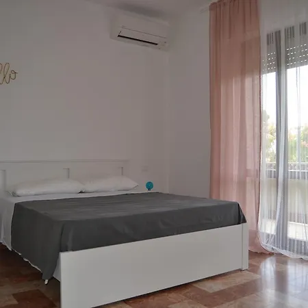 فندق مبيت وإفطار Costa Dei Marmi 2*