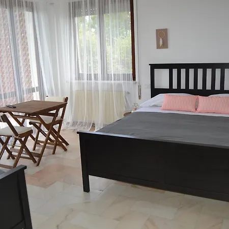 فندق مبيت وإفطار Costa Dei Marmi